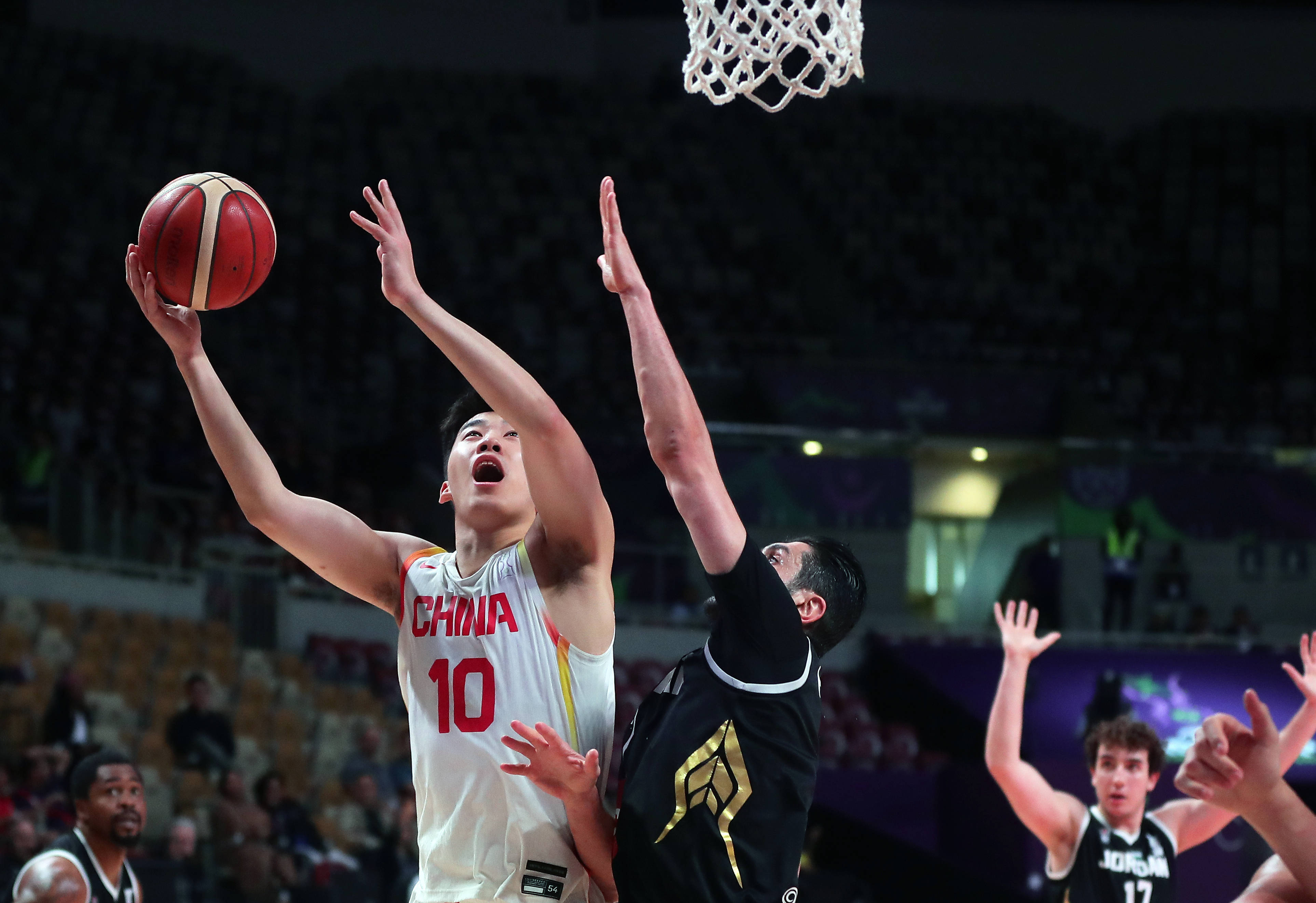 约旦橄榄球队在激烈对决中赢得成功