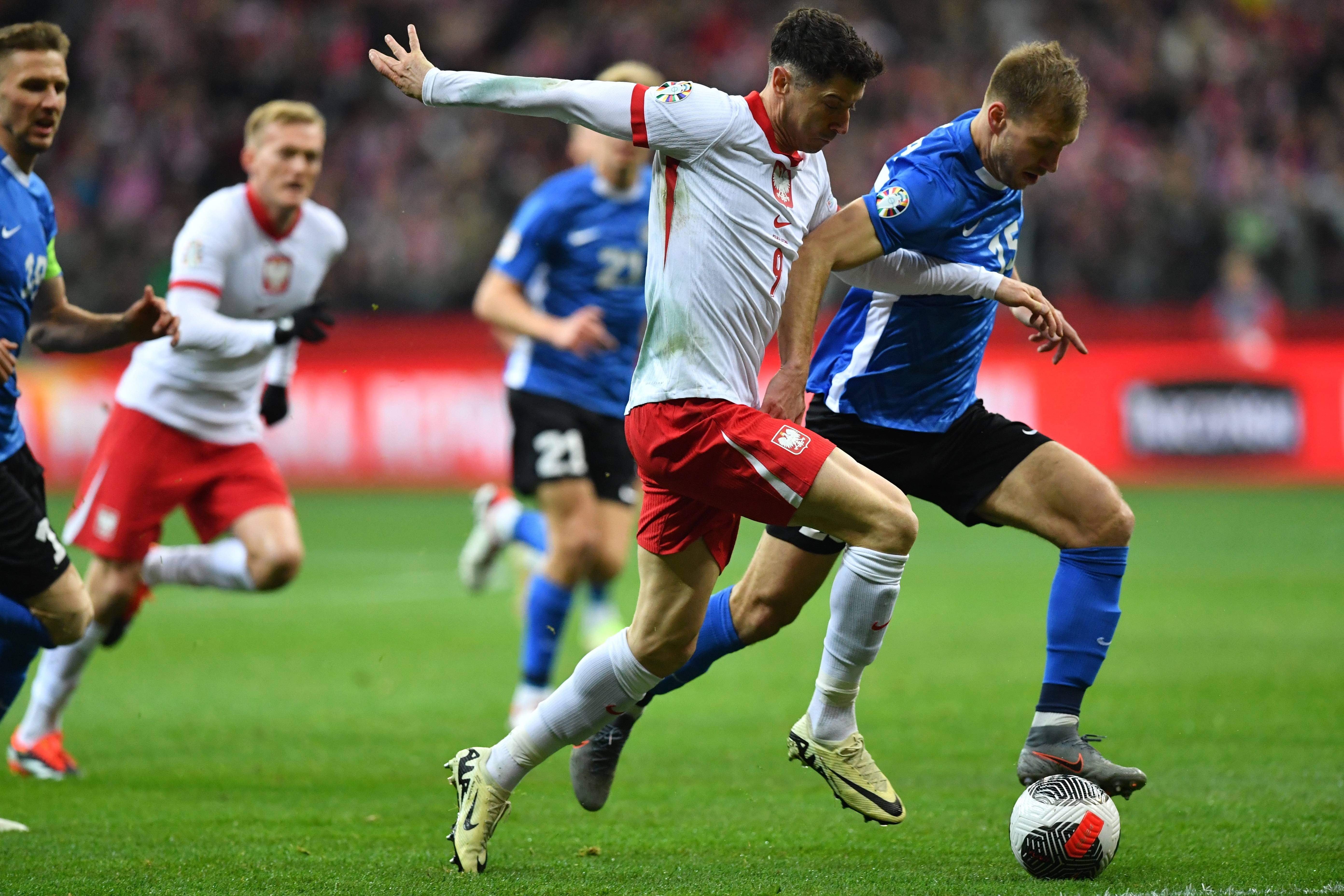 波兰队备战艰苦奋斗，备战士气高昂