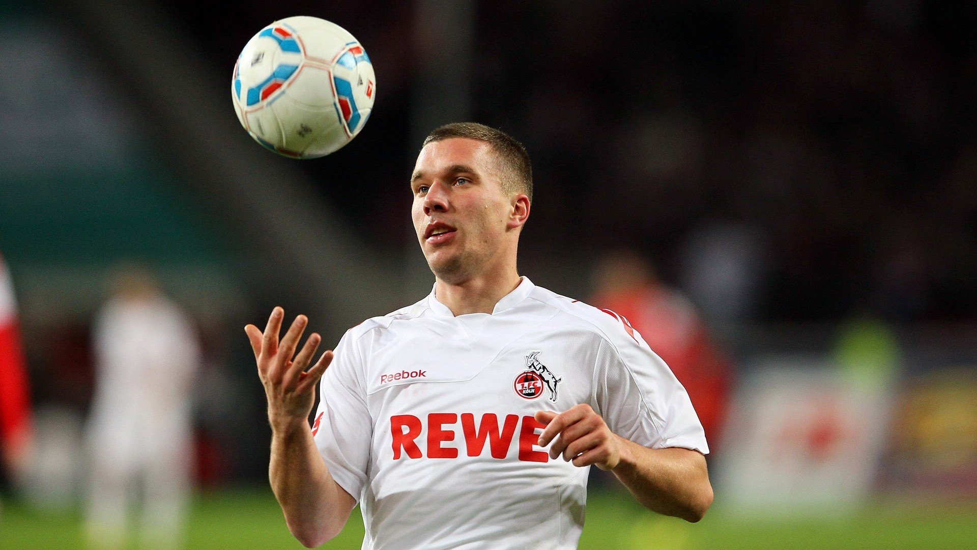 当蓝鹰遇上蓝武士，李刚仁的手术刀如何撕裂日本队防线